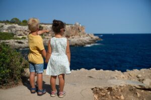 encourage curiosity and build their imagination